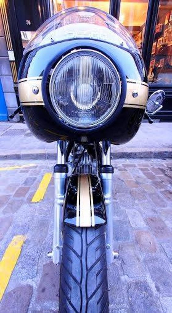 Ducati 900 SS noir et or, à vendre chez Legend Motors Lille.