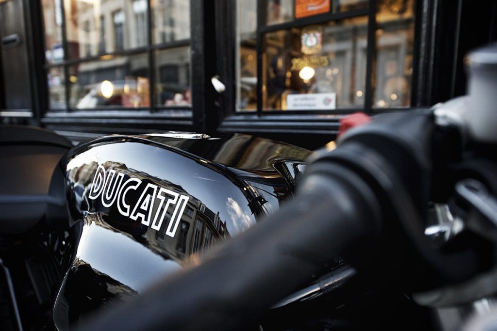 Ducati 1000 "Black Sabbath", à vendre chez Legend Motors Lille.