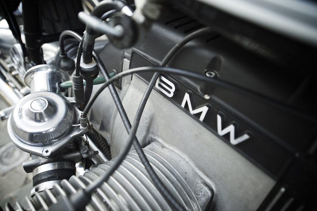 BMW 1000cc série 7 café-racer, à vendre chez Legend Motors Lille.