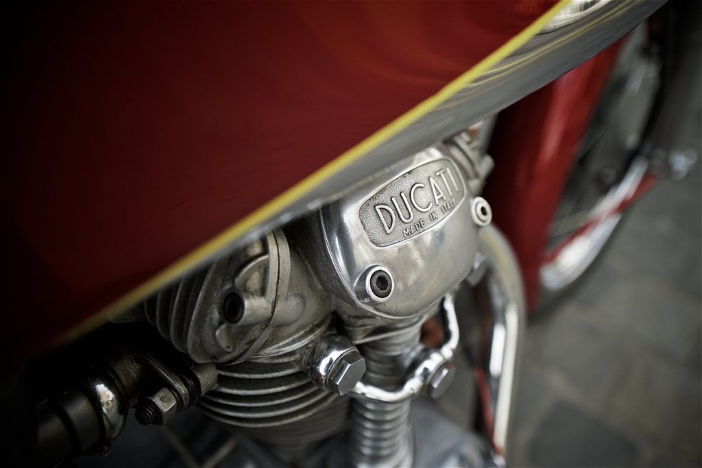 Ducati Elite 200 1960, à vendre chez Legend Motors Lille.