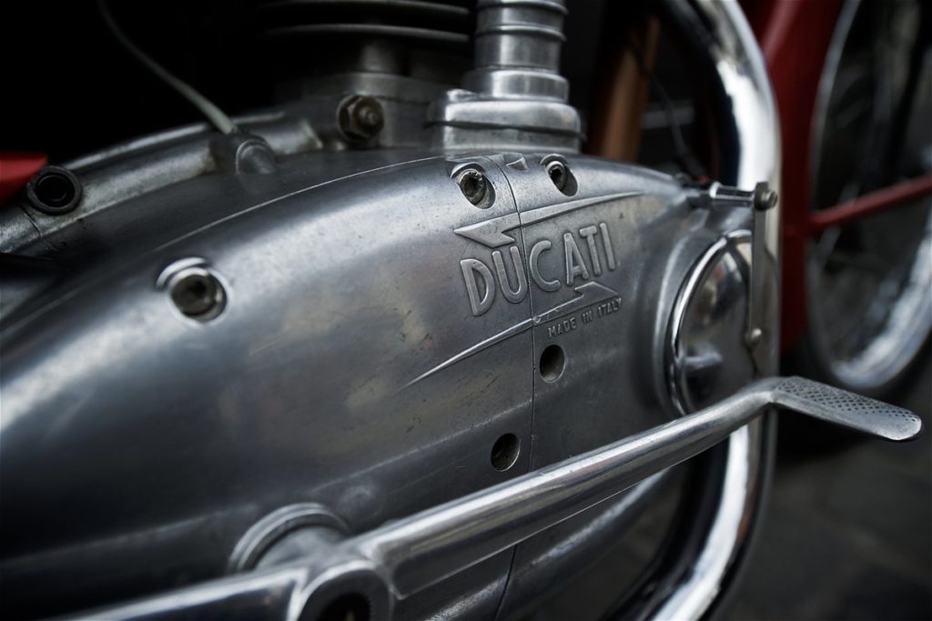 Ducati Elite 200 1960, à vendre chez Legend Motors Lille.