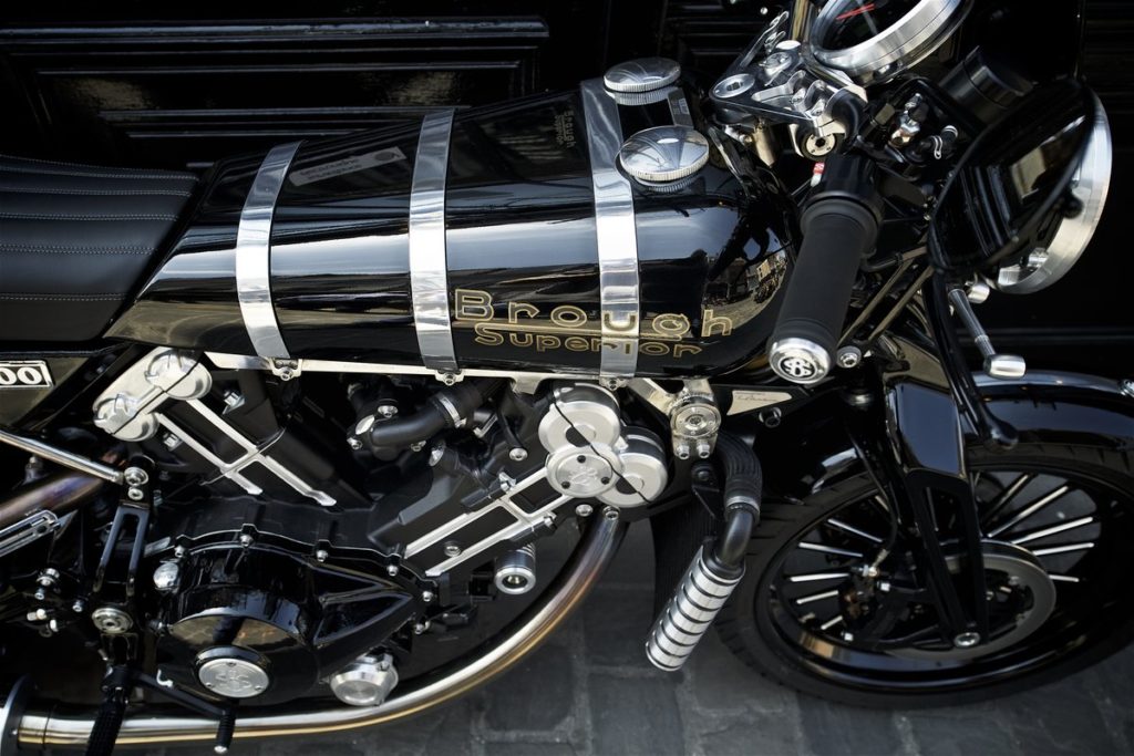 Brough Superior SS100 "Racing Full Black", à vendre chez Legend Motors Lille.