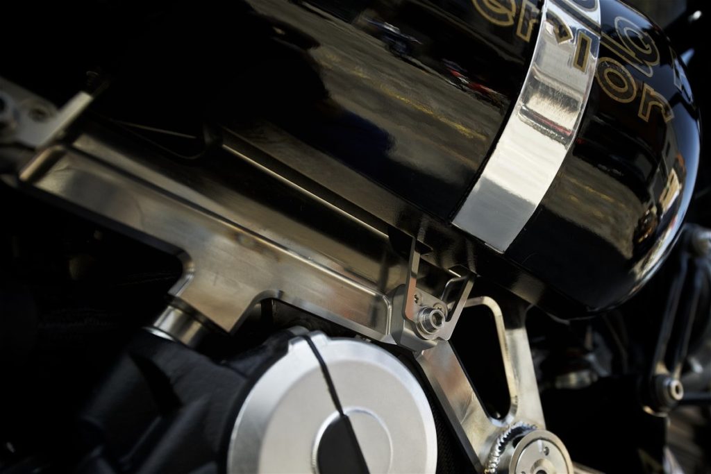 Brough Superior SS100 "Racing Full Black", à vendre chez Legend Motors Lille.