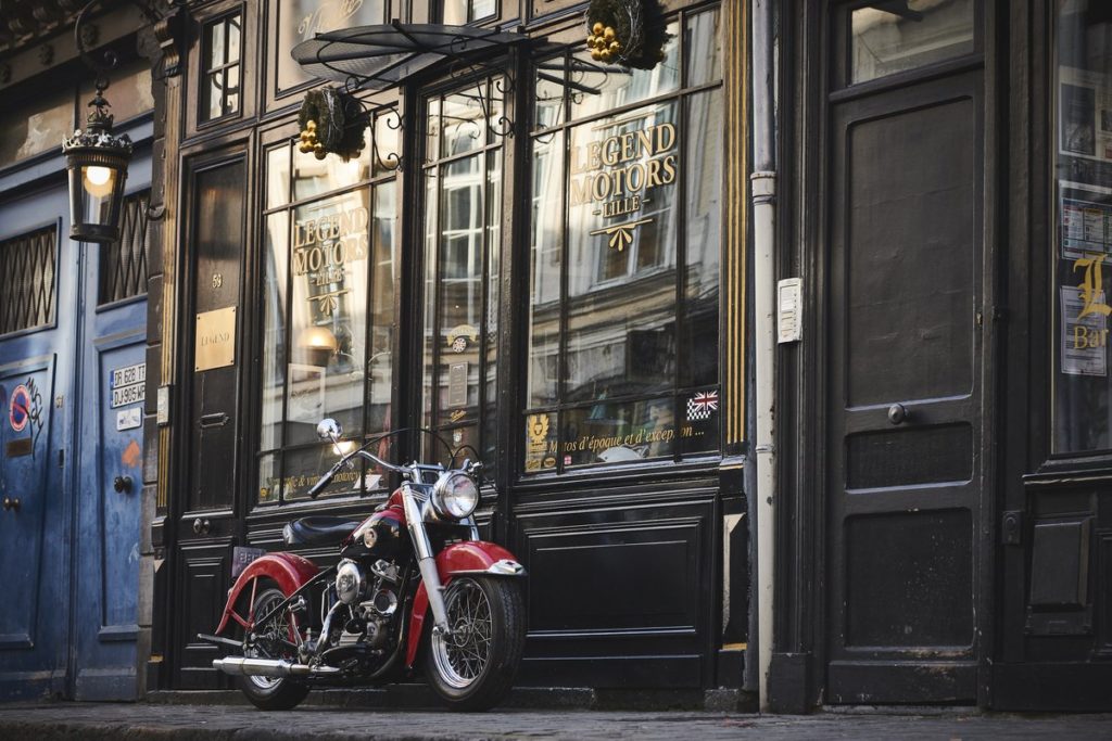 Harley-Davidson Hydra-Glide 1957, à vendre chez Legend Motors Lille.