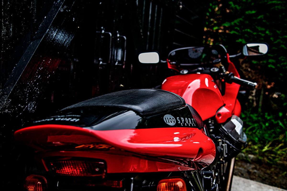 Moto Guzzi 1100 Sport Corsa, à vendre chez Legend Motors Lille.
