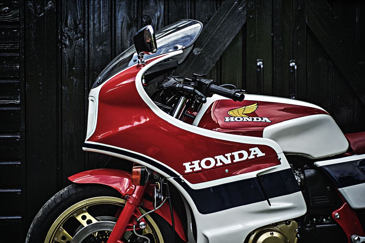 Honda CB 1100 R SC08 1982, à vendre chez Legend Motors Lille.