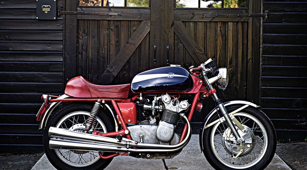 Une MV Agusta 750 S 1971, à vendre chez Legend Motors Lille.