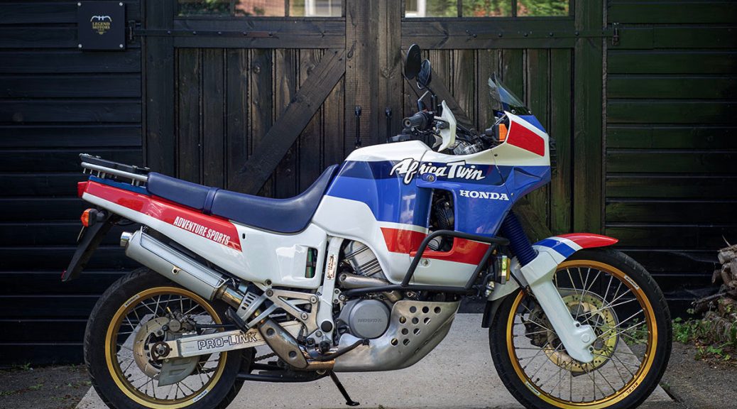 Une Honda XRV 650 Africa Twin (RD03) 1990, à vendre chez Legend Motors Lille.
